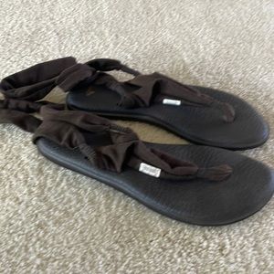Sanuk lace up sandals